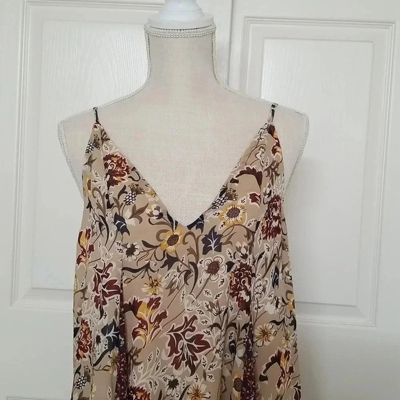 Su Silk | Floral Dress - Picture 2 of 7